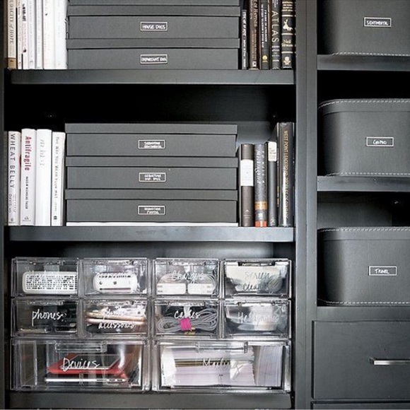 The Home Edit: A Guide to Organizing and Realizing Your House Goals - Picture 8 of 9